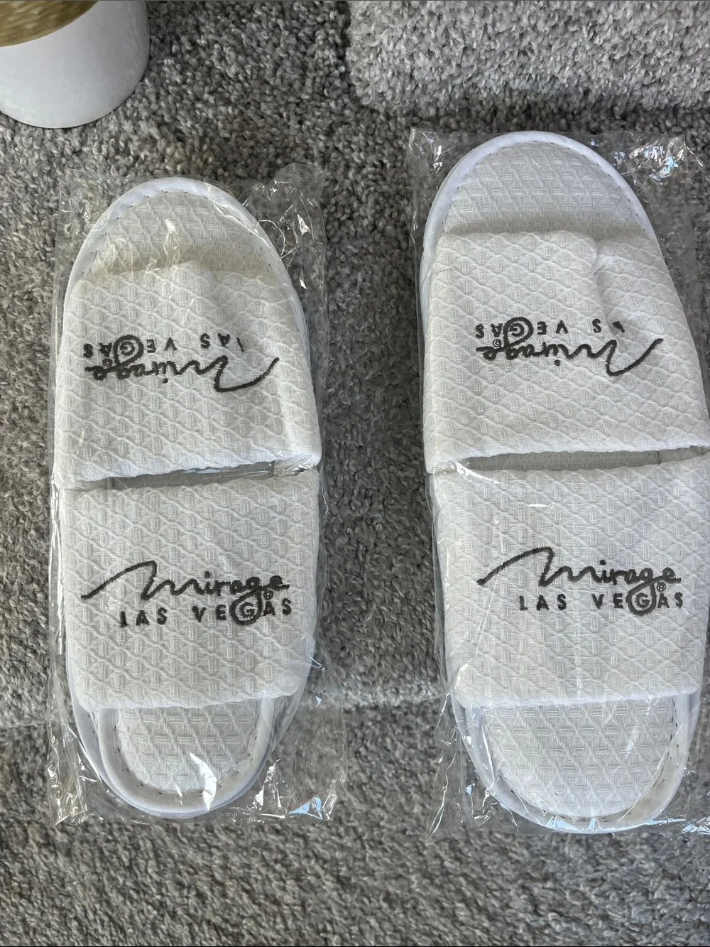 Mirage Las Vegas Men's White Spa Slide Slippers